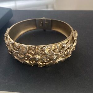 Vintage (unmarked) Whiting & Davis high relief fashion clamper bracelet